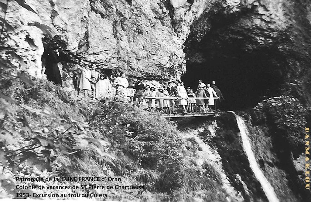 COLO JEUNE FRANCE 1953 excursion entree au trou du Guiers.jpg